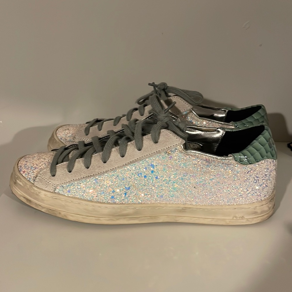 Womens P448 size 40 only worn a few times. Great condition.